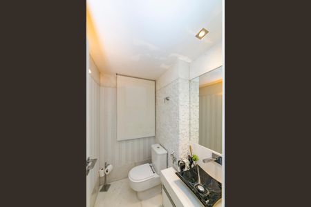 Apartamento à venda com 325m², 3 quartos e 4 vagas Apartamento à venda com 325m², 3 quartos e 4 vagasLavabo