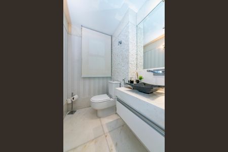 Apartamento à venda com 325m², 3 quartos e 4 vagas Apartamento à venda com 325m², 3 quartos e 4 vagasLavabo