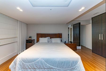 Apartamento à venda com 325m², 3 quartos e 4 vagas Apartamento à venda com 325m², 3 quartos e 4 vagasSuíte 1