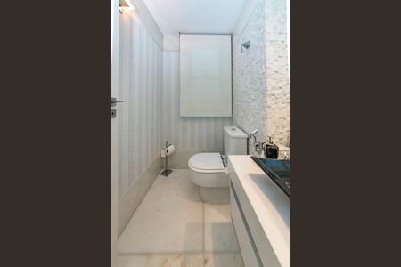 Apartamento à venda com 325m², 3 quartos e 4 vagas Apartamento à venda com 325m², 3 quartos e 4 vagasLavabo