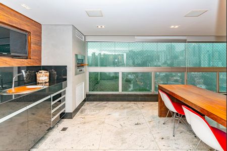 Apartamento à venda com 325m², 3 quartos e 4 vagas Apartamento à venda com 325m², 3 quartos e 4 vagasVaranda da Sala 1