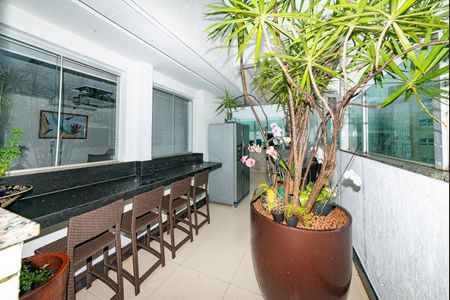 Apartamento à venda com 325m², 3 quartos e 4 vagas Apartamento à venda com 325m², 3 quartos e 4 vagasVaranda gourmet