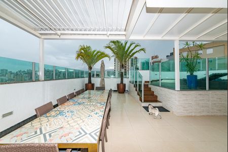 Apartamento à venda com 325m², 3 quartos e 4 vagas Apartamento à venda com 325m², 3 quartos e 4 vagasVaranda gourmet