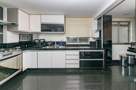 Apartamento à venda com 325m², 3 quartos e 4 vagas Apartamento à venda com 325m², 3 quartos e 4 vagasCozinha