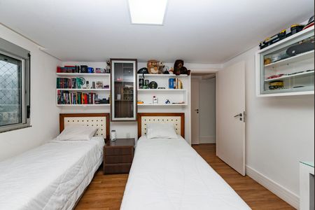 Apartamento à venda com 325m², 3 quartos e 4 vagas Apartamento à venda com 325m², 3 quartos e 4 vagasSuíte 3