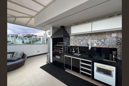 Apartamento à venda com 325m², 3 quartos e 4 vagas Apartamento à venda com 325m², 3 quartos e 4 vagasVaranda gourmet