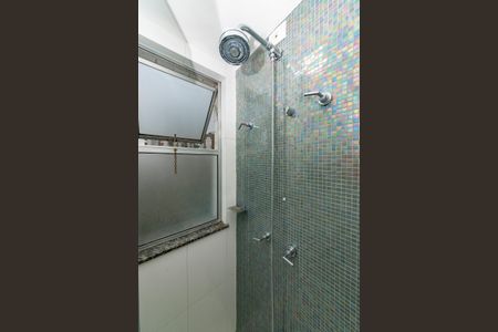 Apartamento à venda com 325m², 3 quartos e 4 vagas Apartamento à venda com 325m², 3 quartos e 4 vagasBanheiro da Suíte 2