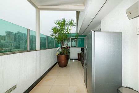 Apartamento à venda com 325m², 3 quartos e 4 vagas Apartamento à venda com 325m², 3 quartos e 4 vagasVaranda gourmet