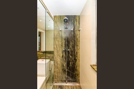 Apartamento à venda com 325m², 3 quartos e 4 vagas Apartamento à venda com 325m², 3 quartos e 4 vagasBanheiro da Suíte 3