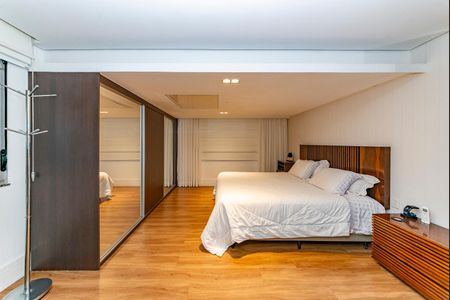 Apartamento à venda com 325m², 3 quartos e 4 vagas Apartamento à venda com 325m², 3 quartos e 4 vagasSuíte 1