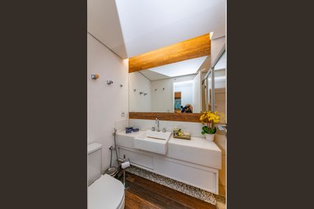 Apartamento à venda com 325m², 3 quartos e 4 vagas Apartamento à venda com 325m², 3 quartos e 4 vagasBanheiro Social