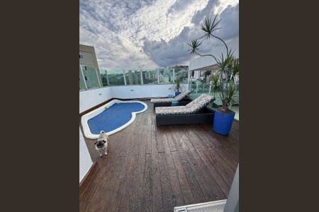 Apartamento à venda com 325m², 3 quartos e 4 vagas Apartamento à venda com 325m², 3 quartos e 4 vagasPiscina