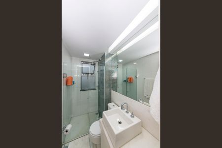 Apartamento à venda com 325m², 3 quartos e 4 vagas Apartamento à venda com 325m², 3 quartos e 4 vagasBanheiro da Suíte 2