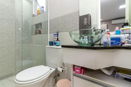 Casa de condomínio à venda com 100m², 2 quartos e 2 vagasBanheiro da Suíte 1