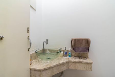 Casa de condomínio à venda com 100m², 2 quartos e 2 vagasLavabo