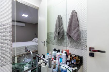 Casa de condomínio à venda com 100m², 2 quartos e 2 vagasBanheiro da Suíte 1