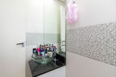 Casa de condomínio à venda com 100m², 2 quartos e 2 vagasBanheiro da Suíte 2