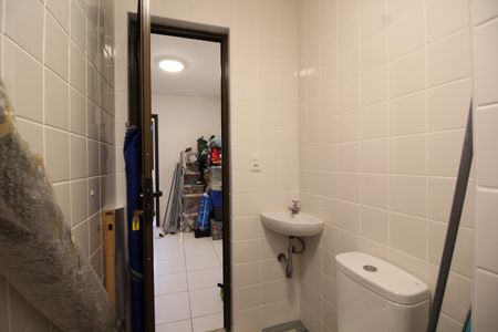 Apartamento para alugar com 130m², 3 quartos e 2 vagasBanheiro de Serviço