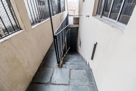 Casa para alugar com 180m², 3 quartos e 3 vagas Casa para alugar com 180m², 3 quartos e 3 vagasEscada
