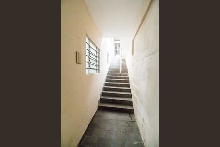 Casa para alugar com 180m², 3 quartos e 3 vagas Casa para alugar com 180m², 3 quartos e 3 vagasEscada