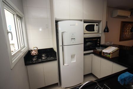 Casa à venda com 180m², 3 quartos e 2 vagas Casa à venda com 180m², 3 quartos e 2 vagasCozinha