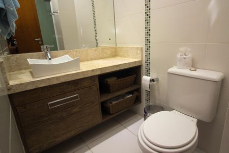 Casa à venda com 180m², 3 quartos e 2 vagas Casa à venda com 180m², 3 quartos e 2 vagasBanheiro Social