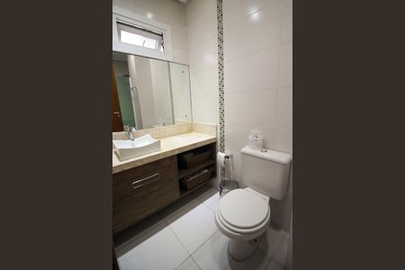 Casa à venda com 180m², 3 quartos e 2 vagas Casa à venda com 180m², 3 quartos e 2 vagasBanheiro Social