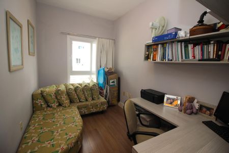 Casa à venda com 180m², 3 quartos e 2 vagas Casa à venda com 180m², 3 quartos e 2 vagasEscritório