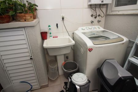 Casa à venda com 180m², 3 quartos e 2 vagas Casa à venda com 180m², 3 quartos e 2 vagasÁrea de Serviço