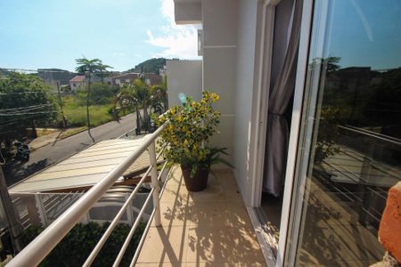 Casa à venda com 180m², 3 quartos e 2 vagas Casa à venda com 180m², 3 quartos e 2 vagasSacada do Quarto Suíte