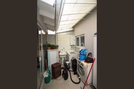 Casa à venda com 180m², 3 quartos e 2 vagas Casa à venda com 180m², 3 quartos e 2 vagasÁrea de Serviço