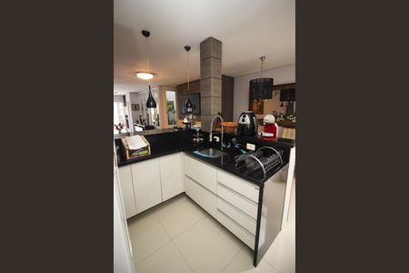 Casa à venda com 180m², 3 quartos e 2 vagas Casa à venda com 180m², 3 quartos e 2 vagasCozinha