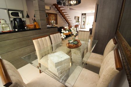 Casa à venda com 180m², 3 quartos e 2 vagas Casa à venda com 180m², 3 quartos e 2 vagasSala de Jantar