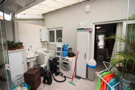 Casa à venda com 180m², 3 quartos e 2 vagas Casa à venda com 180m², 3 quartos e 2 vagasÁrea de Serviço