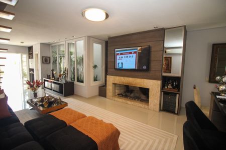 Casa à venda com 180m², 3 quartos e 2 vagas Casa à venda com 180m², 3 quartos e 2 vagasSala