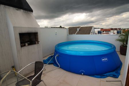 Casa à venda com 180m², 3 quartos e 2 vagas Casa à venda com 180m², 3 quartos e 2 vagasTerraço