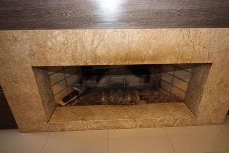 Casa à venda com 180m², 3 quartos e 2 vagas Casa à venda com 180m², 3 quartos e 2 vagasDetalhe da Sala - Lareira