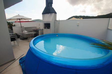 Casa à venda com 180m², 3 quartos e 2 vagas Casa à venda com 180m², 3 quartos e 2 vagasTerraço