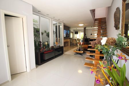 Casa à venda com 180m², 3 quartos e 2 vagas Casa à venda com 180m², 3 quartos e 2 vagasSala