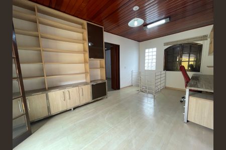 Casa à venda com 213m², 5 quartos e 2 vagasEscritório