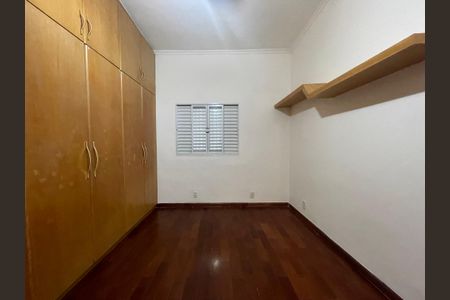 Casa à venda com 213m², 5 quartos e 2 vagasQuarto 2