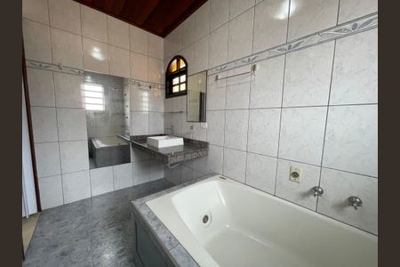 Casa à venda com 213m², 5 quartos e 2 vagasBanheiro da Suíte 2