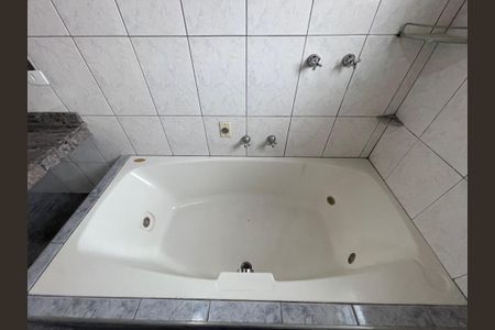 Casa à venda com 213m², 5 quartos e 2 vagasBanheiro da Suíte 2