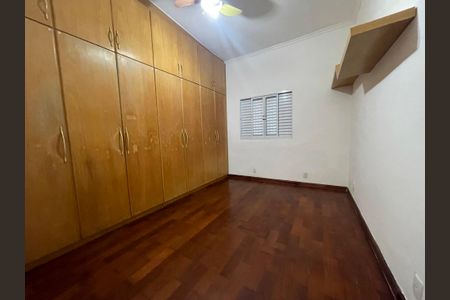 Casa à venda com 213m², 5 quartos e 2 vagasQuarto 2
