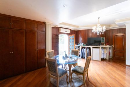 Casa para alugar com 720m², 6 quartos e 8 vagasQuarto 1 Suíte