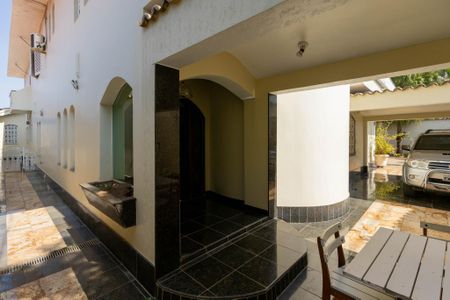 Casa para alugar com 720m², 6 quartos e 8 vagasHall de Entrada