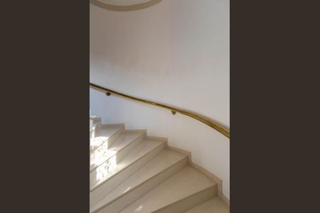 Casa para alugar com 720m², 6 quartos e 8 vagasEscadas Acesso