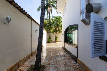 Casa para alugar com 720m², 6 quartos e 8 vagasQuintal