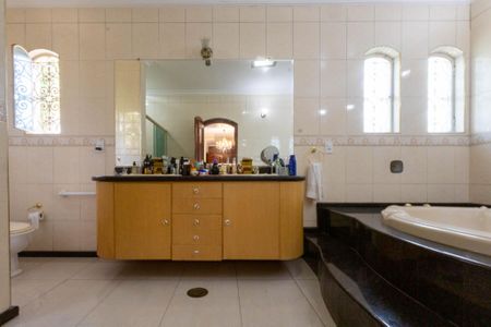 Casa para alugar com 720m², 6 quartos e 8 vagasBanheiro da Suíte 1