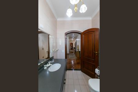 Casa para alugar com 720m², 6 quartos e 8 vagasBanheiro Social